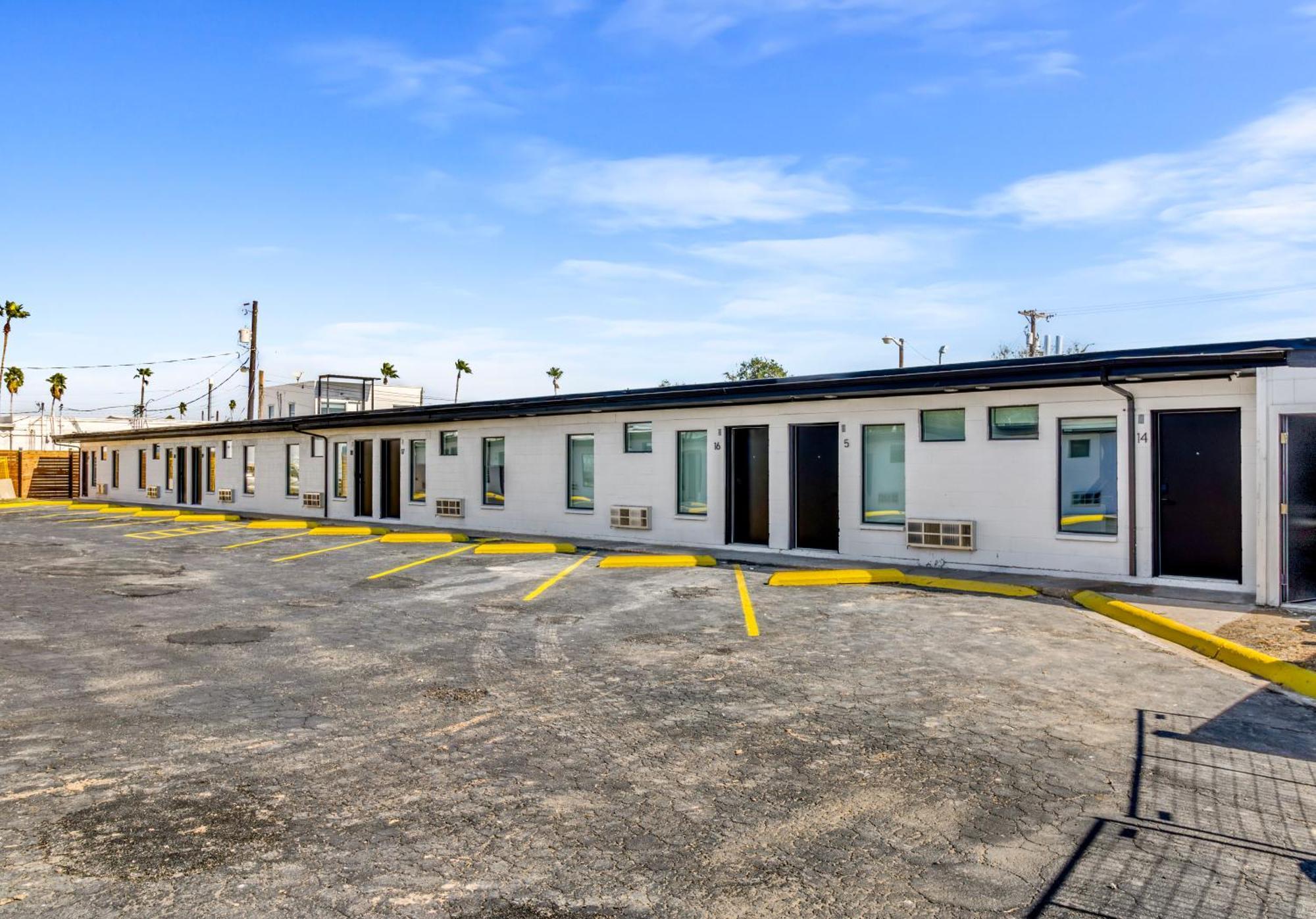 Studios On Fourth McAllen Exterior foto