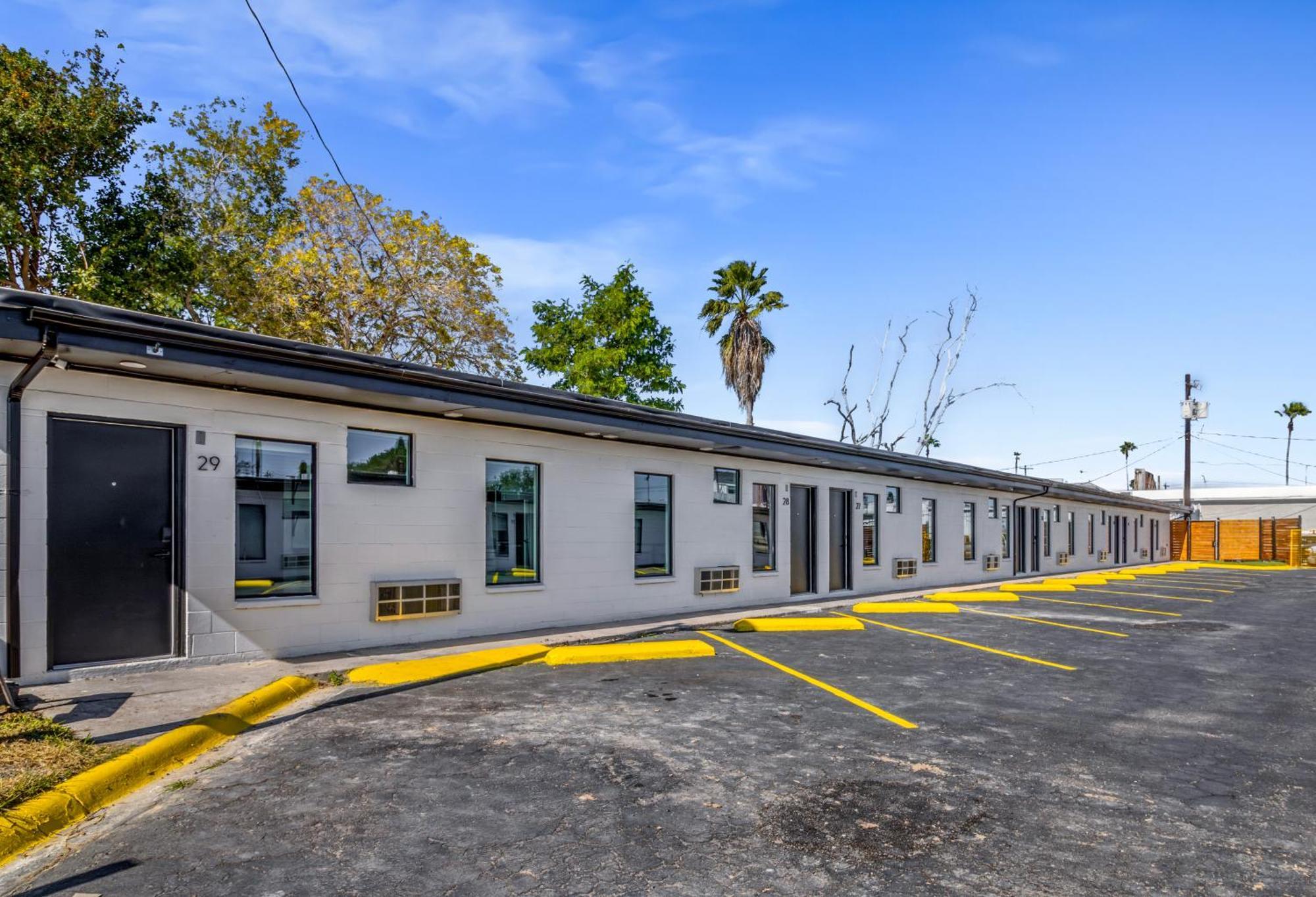 Studios On Fourth McAllen Exterior foto